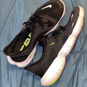 🚫SOLD🚫Womens size 11 running shoe